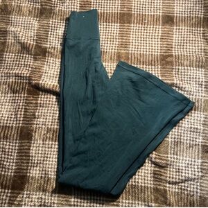 Aerie Real Me High Rise Flare Leggings


Size XS
Crossover waist